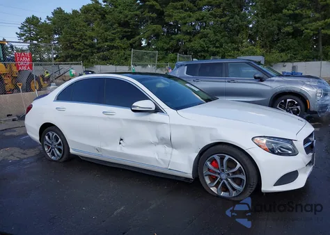 2016 Mercedes-Benz C 300 4Matic из США, поврежденный, VIN WDDWF4KB6GR145943